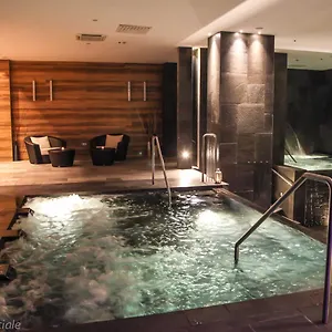 4 Hotel